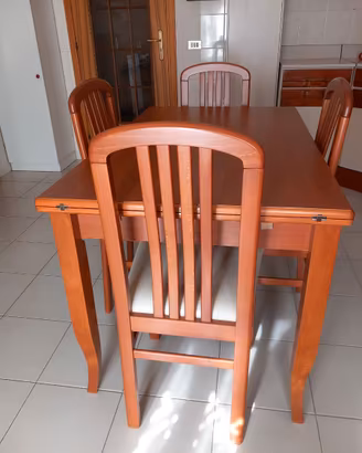 Tavolo da cucina e sedie