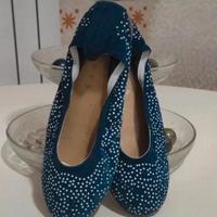 Ballerine blu in pelle scamosciata con pois e stra