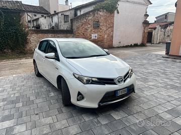 Toyota auris hybrid - Lounge 2014