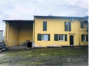 Immobile in asta di 140 m² con 3 locali a Piadena 