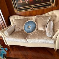 Divano ecopelle e velluto