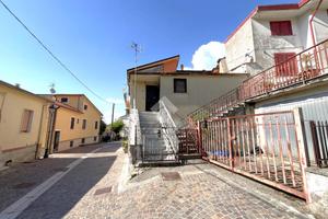 CASA SEMINDIPENDENTE A SAN MARTINO SANNITA
