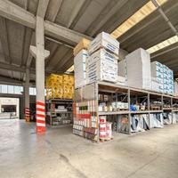 CAPANNONE A FARA OLIVANA CON SOLA