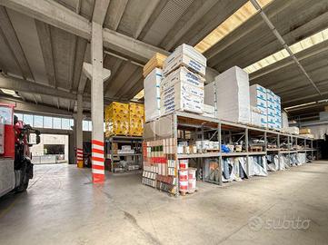 CAPANNONE A FARA OLIVANA CON SOLA