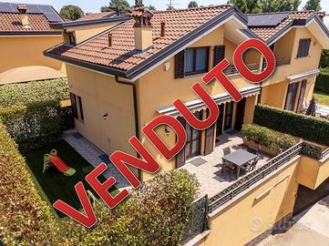 Villetta a schiera di 126 m² con 3 locali e box au