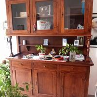 Credenza in legno massiccio di noce, unica davvero