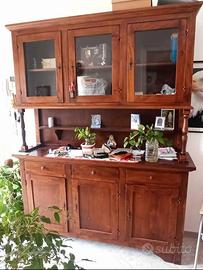 Credenza in legno massiccio di noce, unica davvero