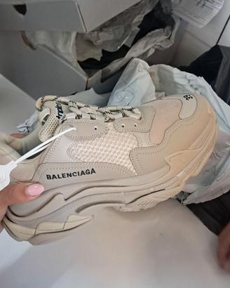 Balenciaga  n. 39