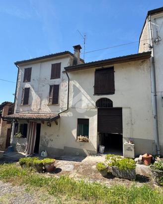 CASA DI CORTE A ROVESCALA