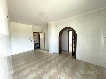 2 LOCALI A POZZUOLI