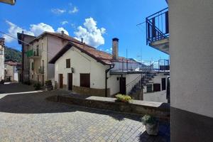 Casa indipendente di 152 m² con 5 locali e box aut