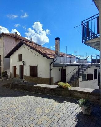 Casa indipendente di 152 m² con 5 locali e box aut
