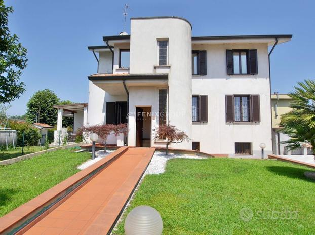 Appartamento in Villa in Via Croce 17 ad Agrate