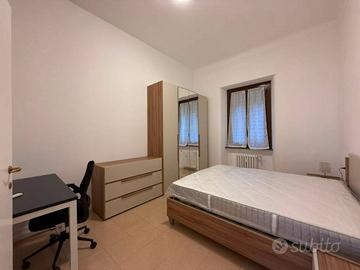 Stanza in appartamento di 78 m² a Milano