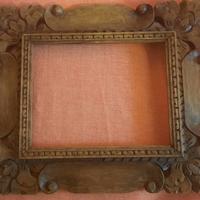 Cornice etnica in legno massello intagliato a mano