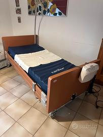 Letto ospedaliero con sponde 