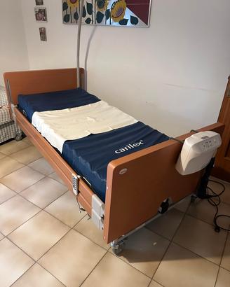Letto ospedaliero con sponde 
