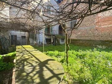 Casa indipendente di 250 m² con più di 5 locali e 
