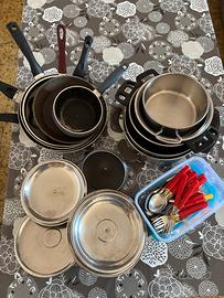 Mix pentole, padelle, posate