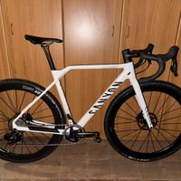 Canyon Inflite CF SLX 8 AXS