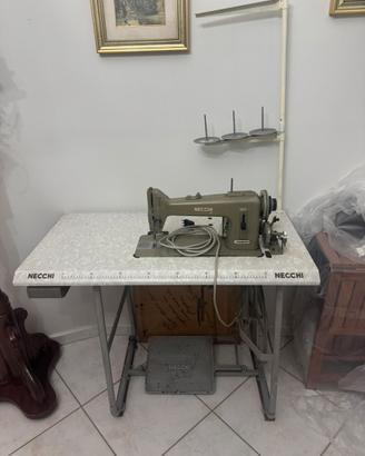 Macchina da cucire industriale Necchi 600-100