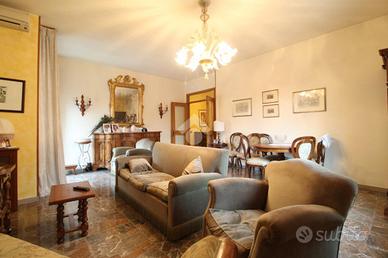 3 LOCALI A REGGIO NELL'EMILIA