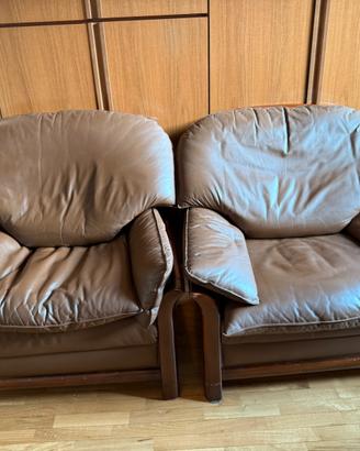 Poltrone in pelle vera e legno. Gratuito