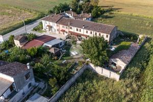 CASA SEMINDIPENDENTE A BORGO VIRGILIO