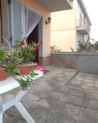 Bilocale al Piano Terra Angolare con Giardino