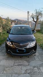 LANCIA YPSILON Hybrid gold