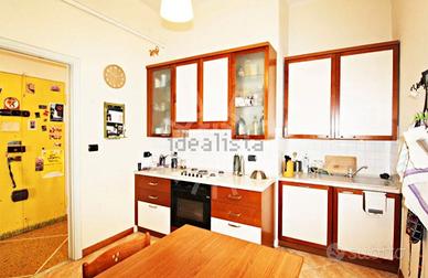 cucina completa con elettrodomestici