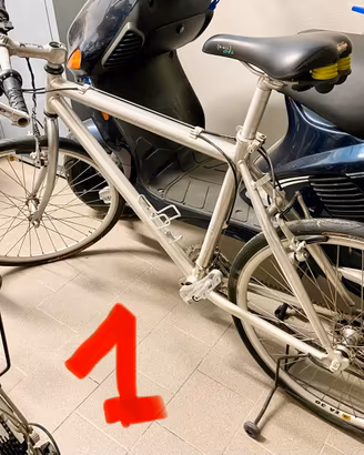 Quattro biciclette vintage. Solo ritiro