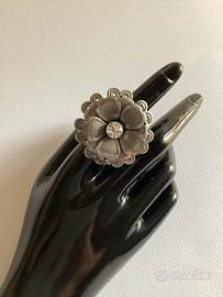 Anello fiore con strass, vintage
