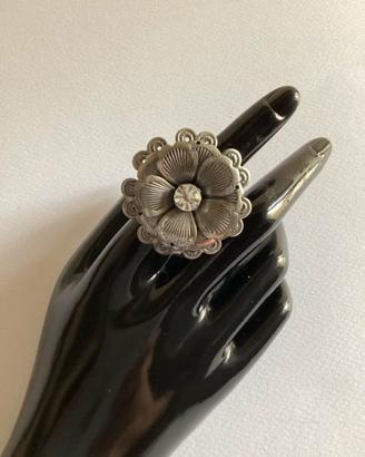 Anello fiore con strass, vintage