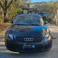 audi TT cabrio iscritta asilo con CRS