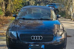 audi TT cabrio iscritta asilo con CRS