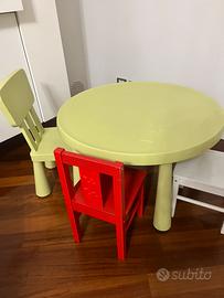 Tavolo bambini mammut ikea e 3 sedie