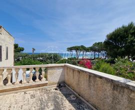 NOVITÀ! Maestosa Villa immersa nel verde a pochi m