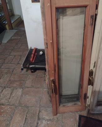 finestra di legno douglas con vetrocamera
