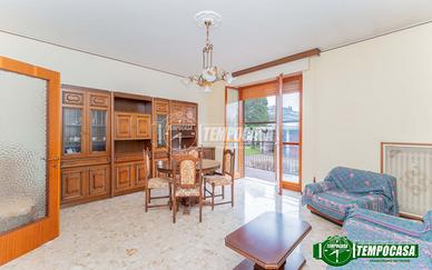 QUADRILOCALE CON BALCONE