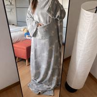 Coperta plaid con maniche