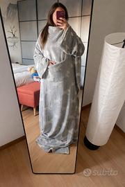 Coperta plaid con maniche