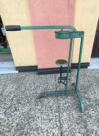 Tappatrice a leva verticale a colonna