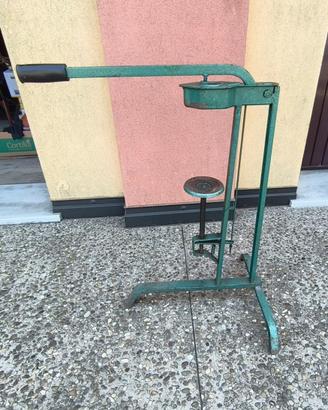 Tappatrice a leva verticale a colonna