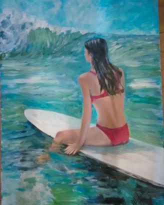 DONNA SEDUTA SUL SURF