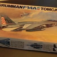 Kit Tamiya Tomcat scala 1/32