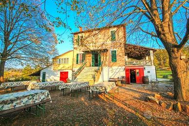Villa di 450 m² con più di 5 locali e box auto a P
