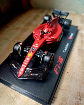 Modellino Ferrari F1-75 Leclerc Burago con teca