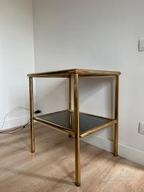 Tavolino color oro con 2 ripiani vetro