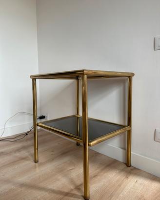 Tavolino color oro con 2 ripiani vetro